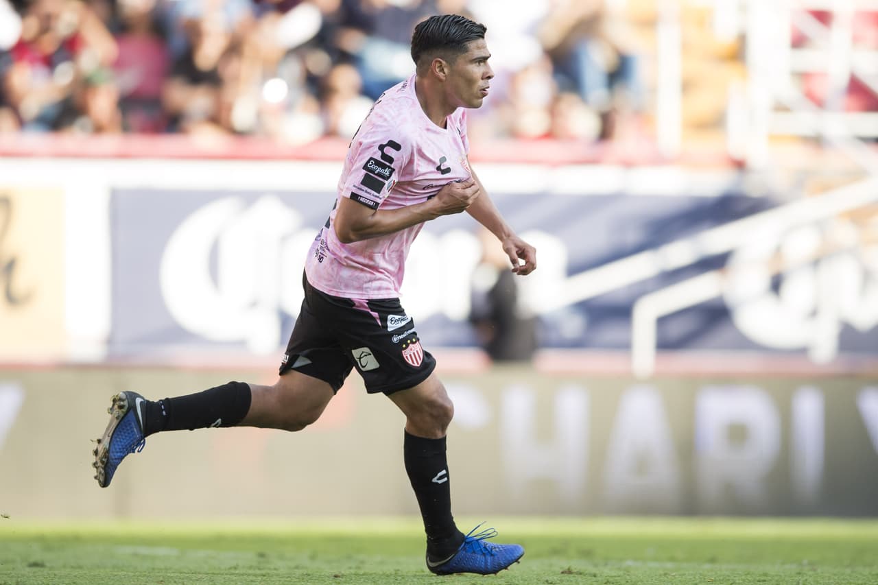 <b>Volantes:</b> Luis Pérez (Necaxa, 8).