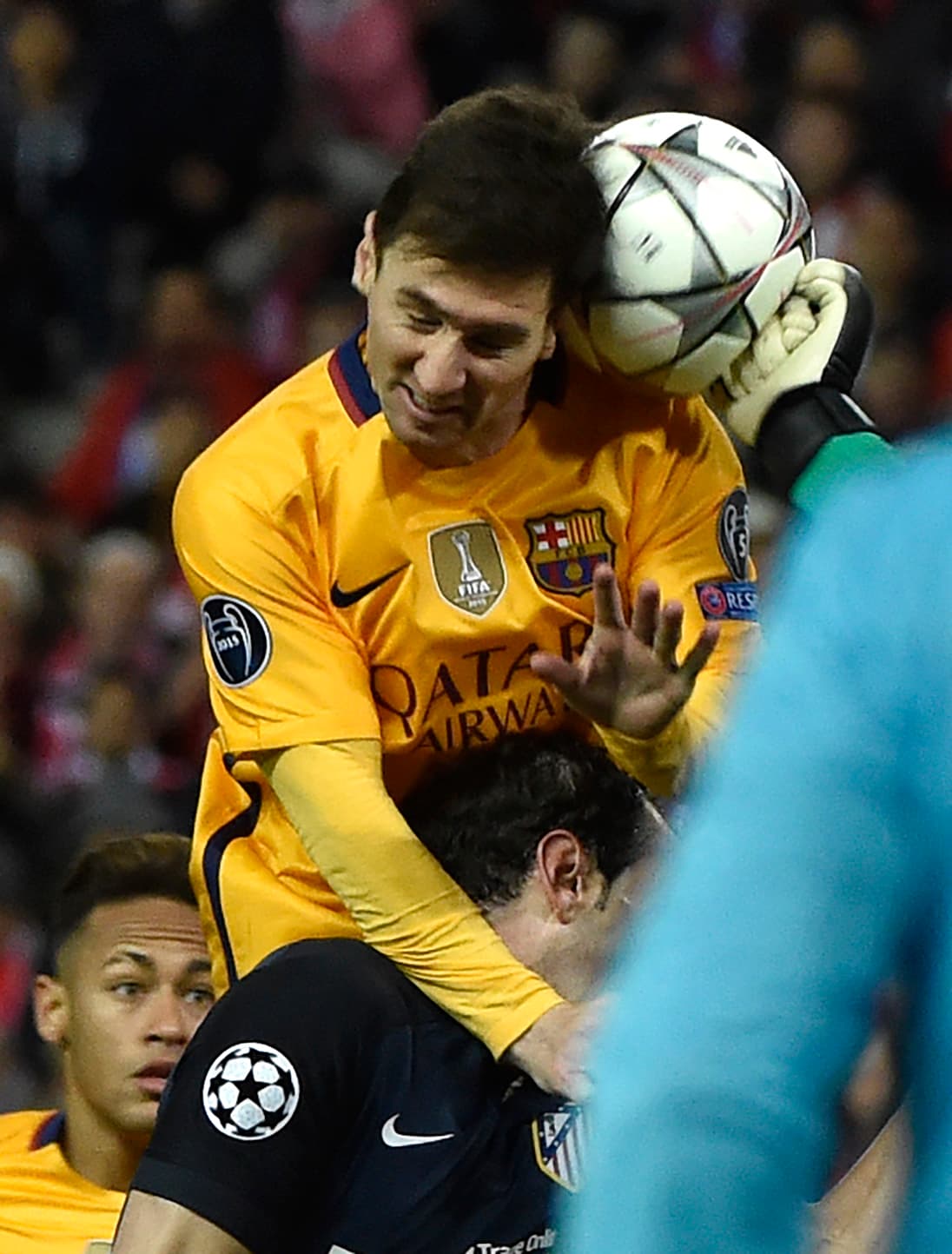 Messi también sufrió con el juego al límite de los Colchoneros.