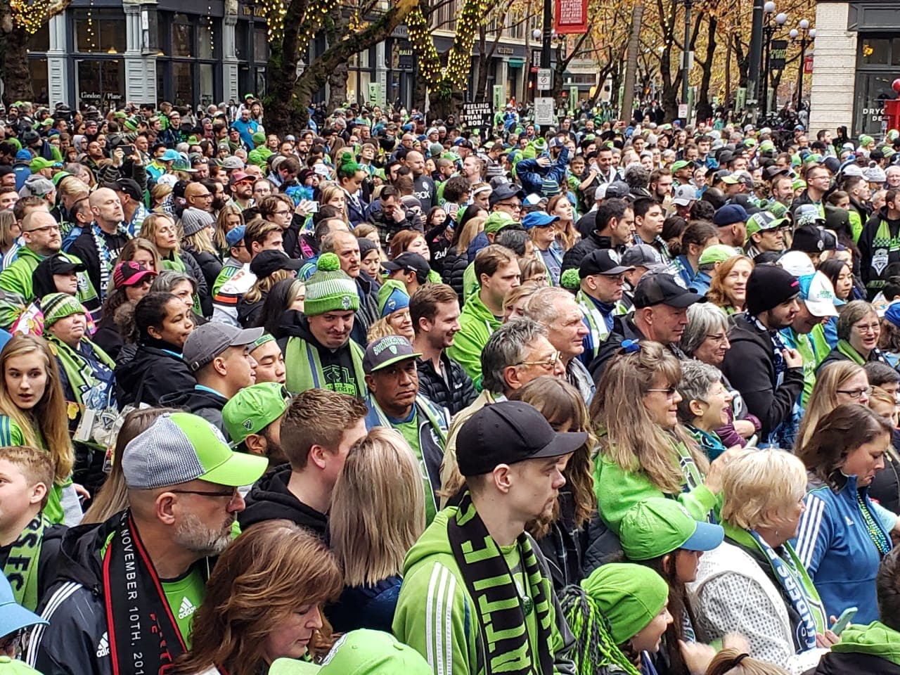 Gran ambiente entre la afición del Sounders previo al encuentro final contra el Toronto FC por la MLS Cup.