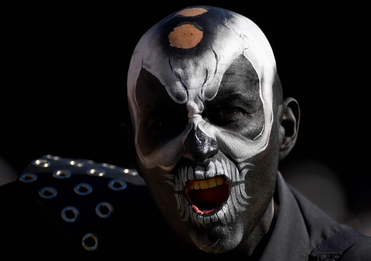 El colorido del fútbol americano en la NFL tuvo la belleza de las porristas como un punto de referencia, en medio de festividad navideña. Los fanáticos también le pusieron su toque particular a la fiesta.