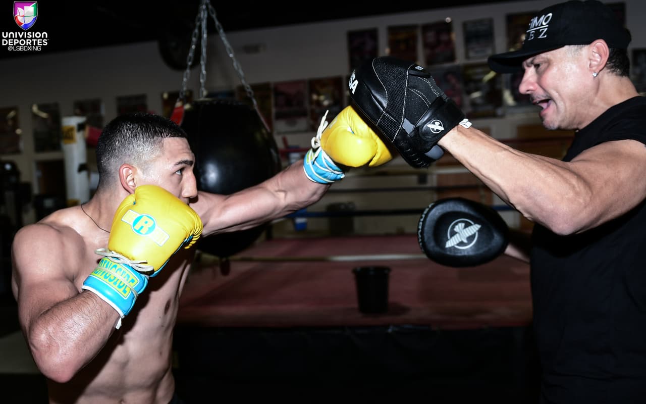 La joya de Top Rank, Teófimo López, está de vuelta en el gimnasio después de haber sido autorizado tras su lesión. 
<br>