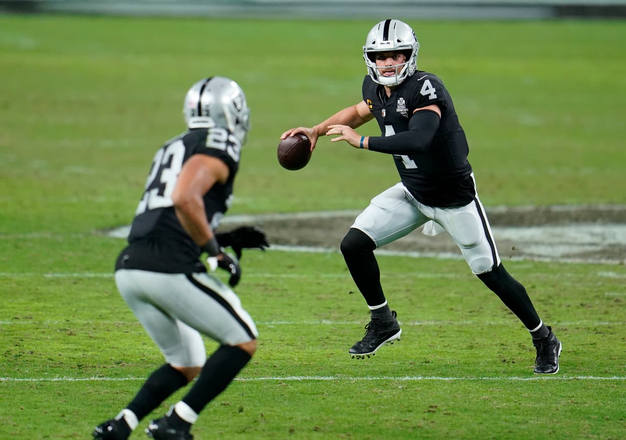 Con menos de dos minutos en el reloj, los Chiefs consiguen el touchdown de la victoria y se vengan de los Raiders al imponerse 35-31.