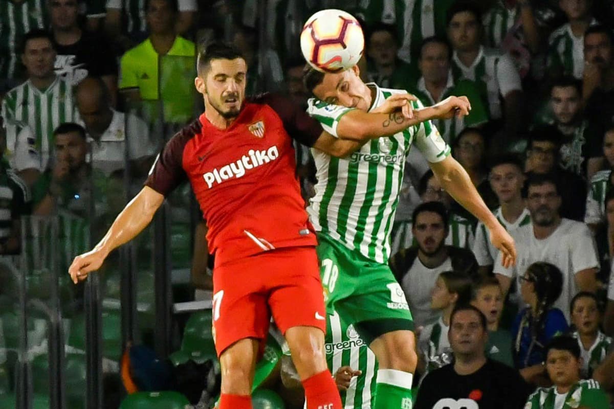 El mexicano Guardado (derecha) cumplió con una actuación brillante en defensa para anular a un Sevilla que tuvo pocas ocasiones de gol.