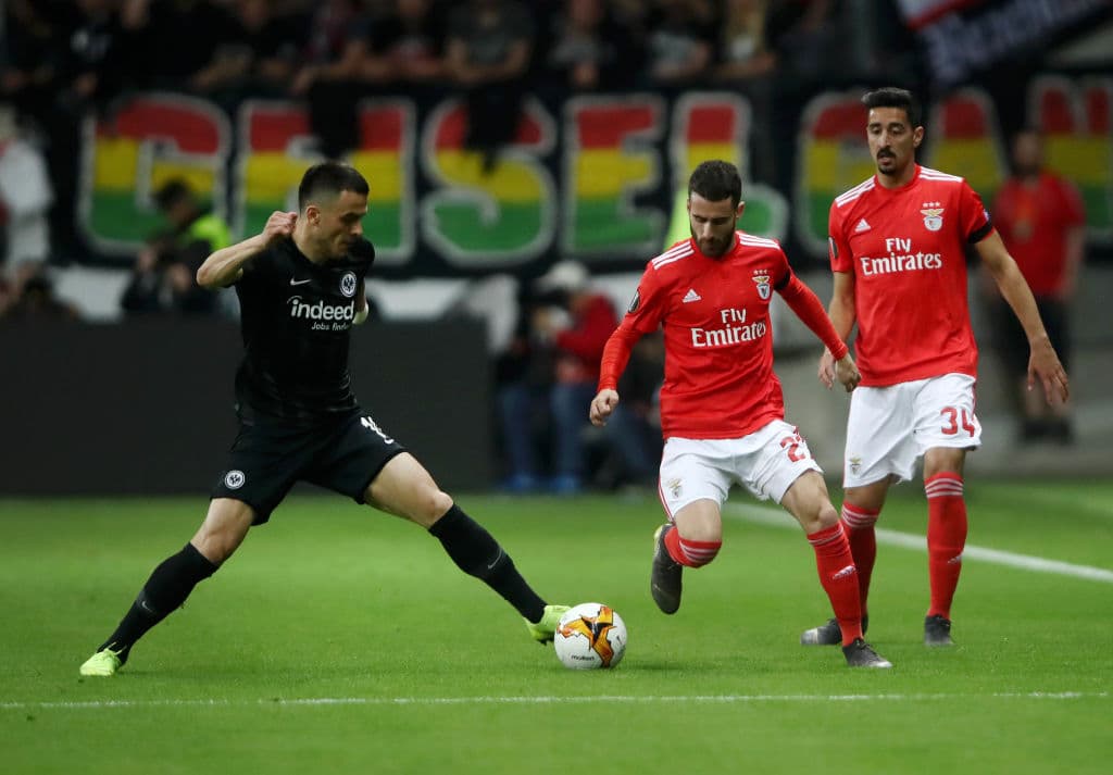 Pero a sabiendas de que también un gol, por los dos de visitante anotados en la Ida, le daba al equipo germano el pase a las Semifinales, salió decidido a conseguir ese ansiado gol el Eintracht.