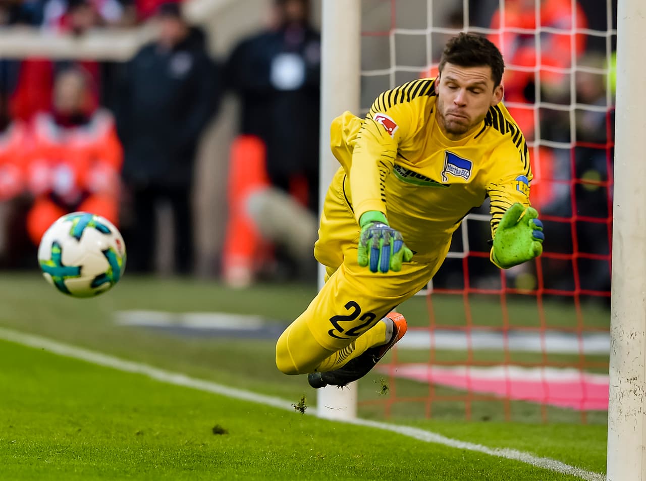 El arquero Rune Almmening Jarstein se consolidó como una de las figuras del encuentro gracias a su actuación con Hertha Berlín.