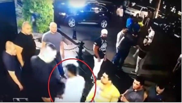 El luchador uzbeko de MMA Dzhamshid Kenzháyev fue pateado en la cara y golpeado con una silla y un bat en las afueras de un club, lo que provocó su muerte el 14 de agosto.