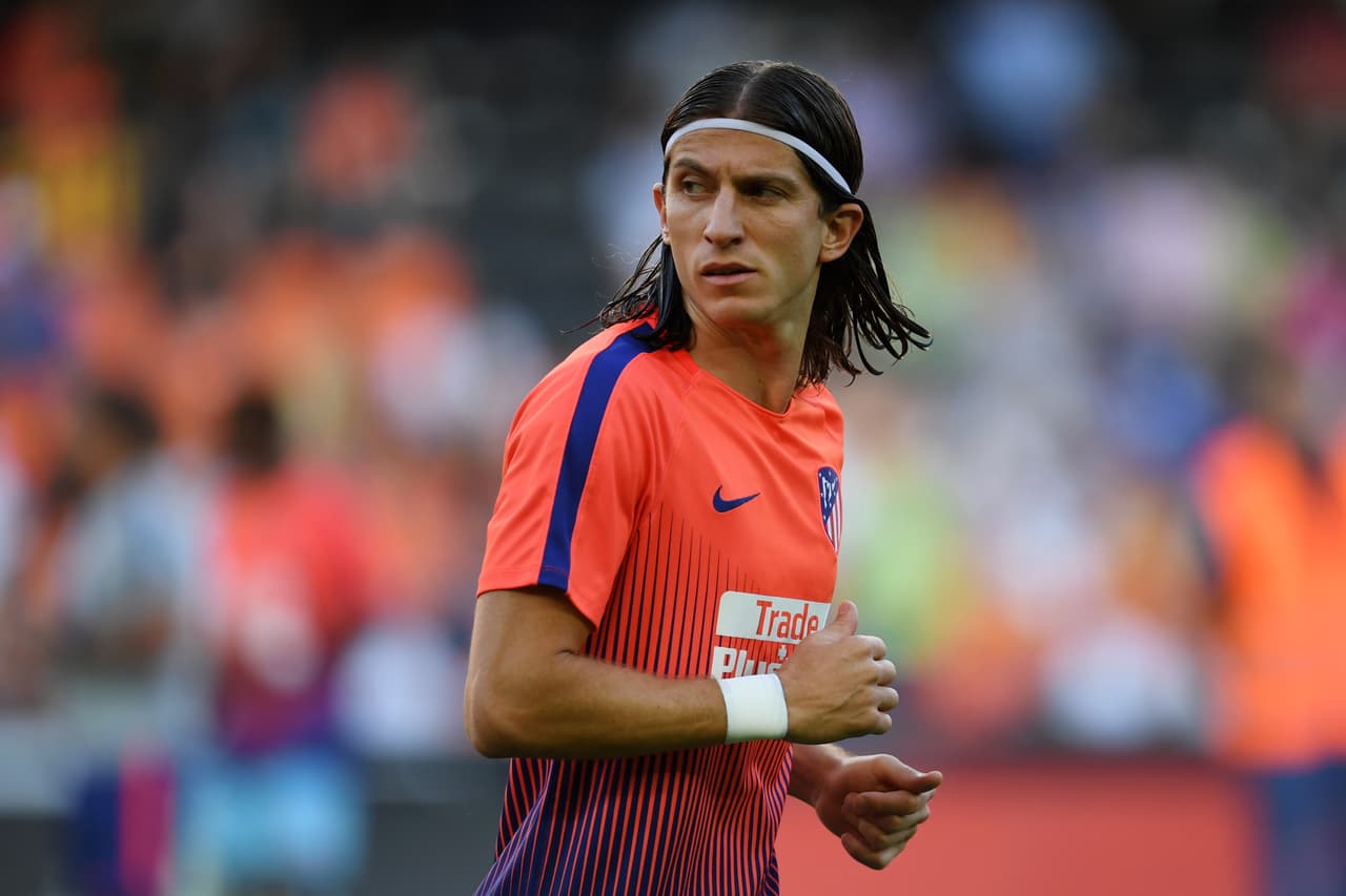La nueva salida de Filipe Luis del Atlético de Madrid parece enrredada. Después de regresar desde el Chelsea, ahora el lateral brasileño iría al Paris Saint-Germain. Sin embargo, hay quienes dicen que su renovación está lista.
