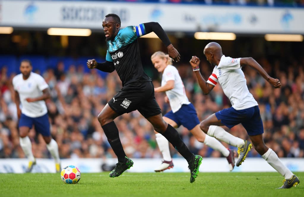 Un grupo de legendarios futbolistas, encabezados por Roberto Carlos, John Terry, Didier Drogba, Robert Pires, Eric Cantona, Michael Essien, Michael Owen, Ricardo Carvalho, entre otros, y figuras del deporte mundial como el fondista británico Mo Farah, además del estelar velocista jamaiquino Usain Bolt, participaron en la edición 2019 del juego a beneficio de la Unicef con la idea de reunir fondos para diversas causas y fundaciones que apoyan a la niñez en el mundo. El juego se realizó en Stamford Bridge, la casa del Chelsea, en Londres, Inglaterra. Les compartimos las maravillosas imágenes del juego y los festejos en medio de esta noble causa.