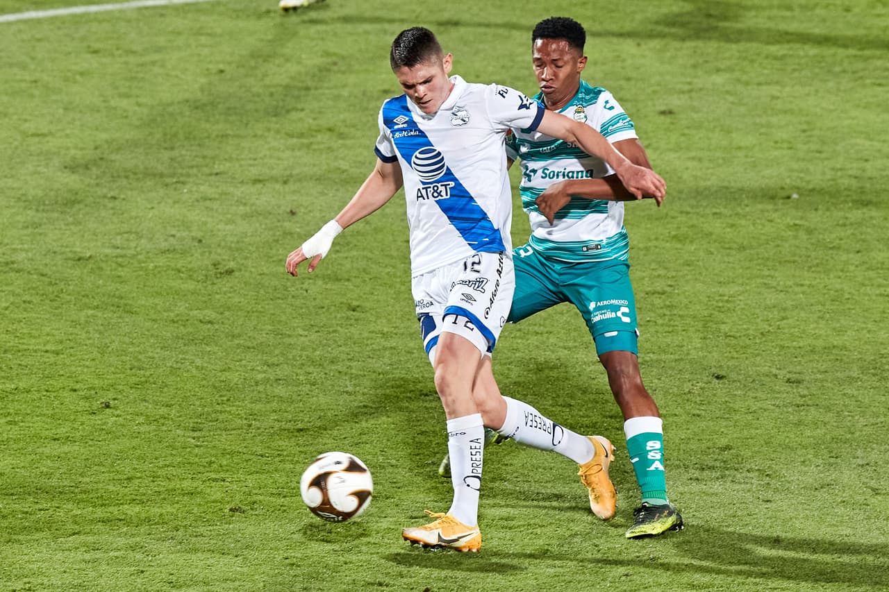 El doblete de Eduardo 'Mudo' Aguirre y el gol de Ayrton Preciado Santos vence 3-0 en la ida de semifianles al Puebla y toman una muy cómoda ventaja en la serie.