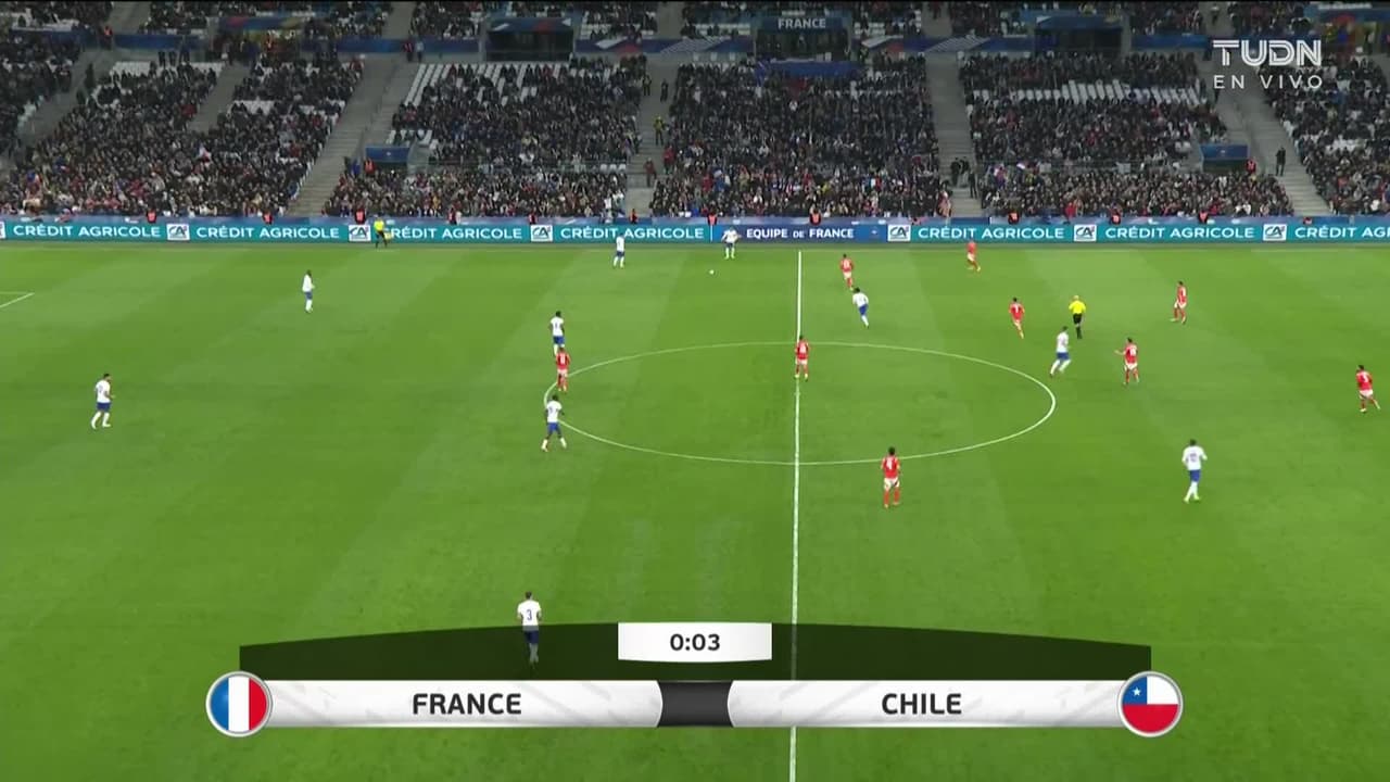 Arranca el partido y la pelota está en juego.