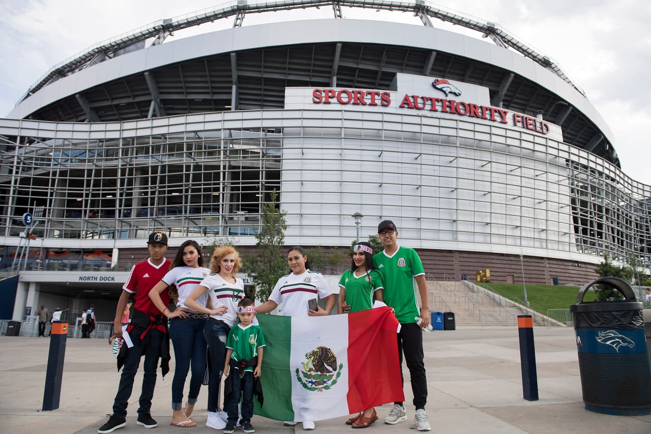 Los estadios en Estados Unidos reciben prácticamente como locales a los fanáticos mexicanos en esta Copa Oro.