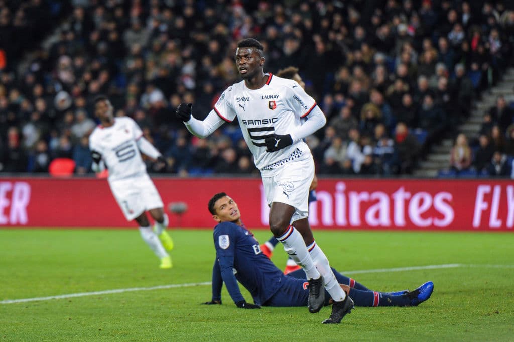 Al minuto 28 el Stade Rennais empató gracias al senegalés Mbaye Niang con un golazo de taquito.