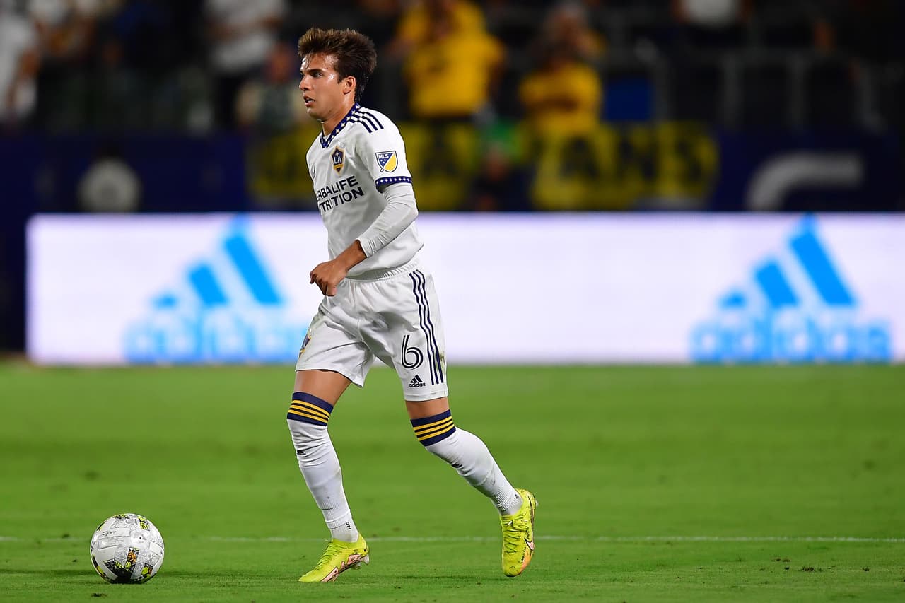 Riqui Puig generó tres asistencias en la goleada 4-1 de LA Galaxy frente a Colorado Rapids.