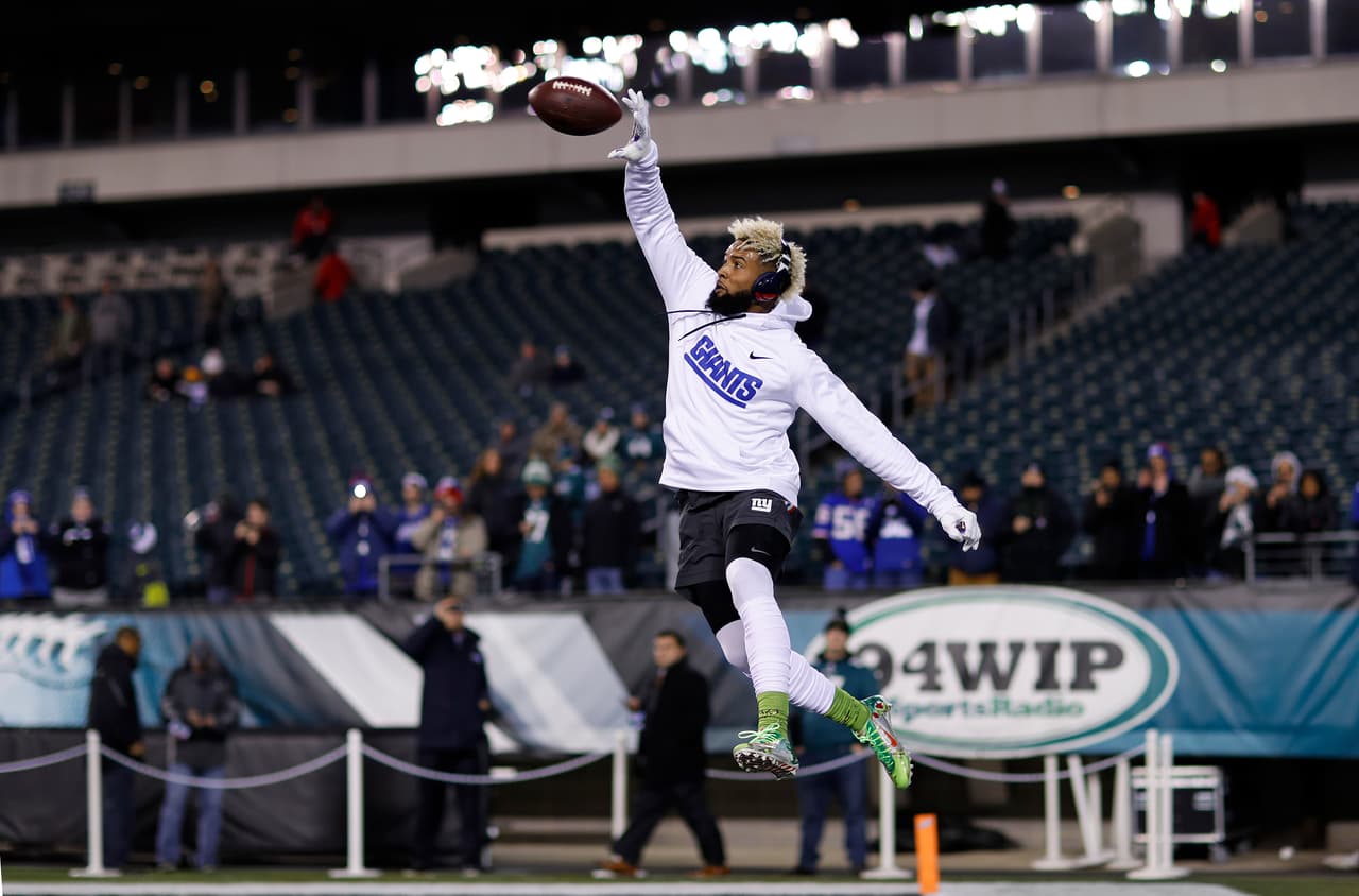 New York Giants wide receiver Odell Beckham Jr. (13) makes a one handed catch prior to an NFL football game against the Philadelphia Eagles on Thursday, Dec. 22, 2016 in Philadelphia. (Aaron M. Sprecher via AP)