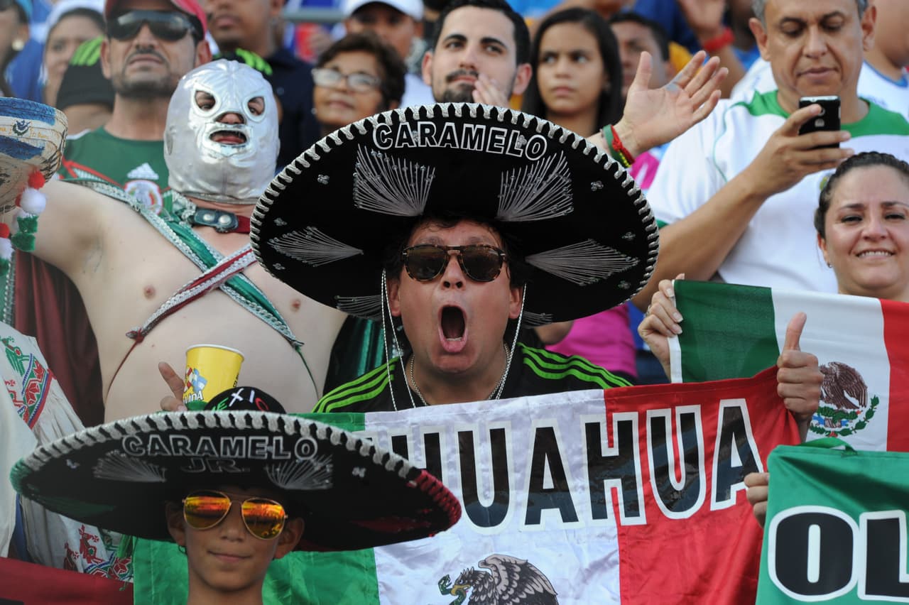 El ambiente en el Estadio Olímpico de San Pedro Sula es inmejorable en apoyo a la Bicolor en su juego contra el Tri.