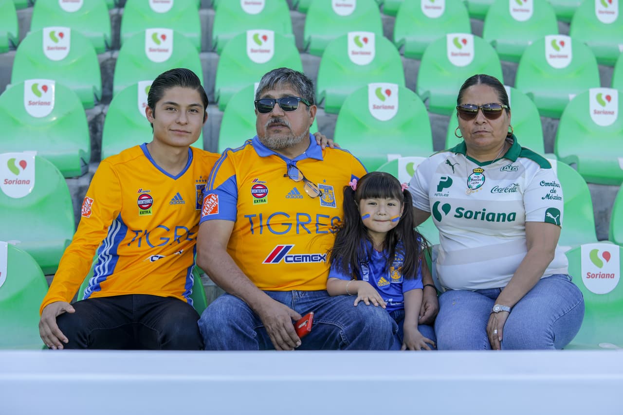 Así se vivió el ambiente previo al juego de Vuelta de las Semifinales de la Liga Campeones de la Concacaf en el Estadio Corona, en Torreón, Coahuila, entre Santos Laguna y Tigres de la UANL.