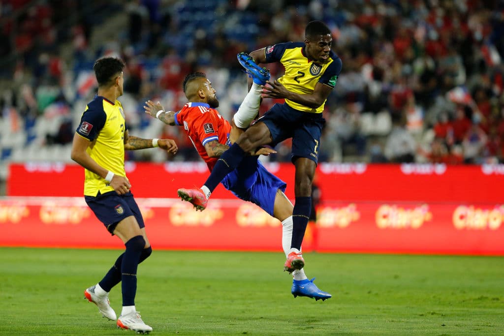 Colombia y Paraguay no se hacen daño en su empate 0-0 y Chile cae frente a Ecuador 0-1 con un hombre menos.