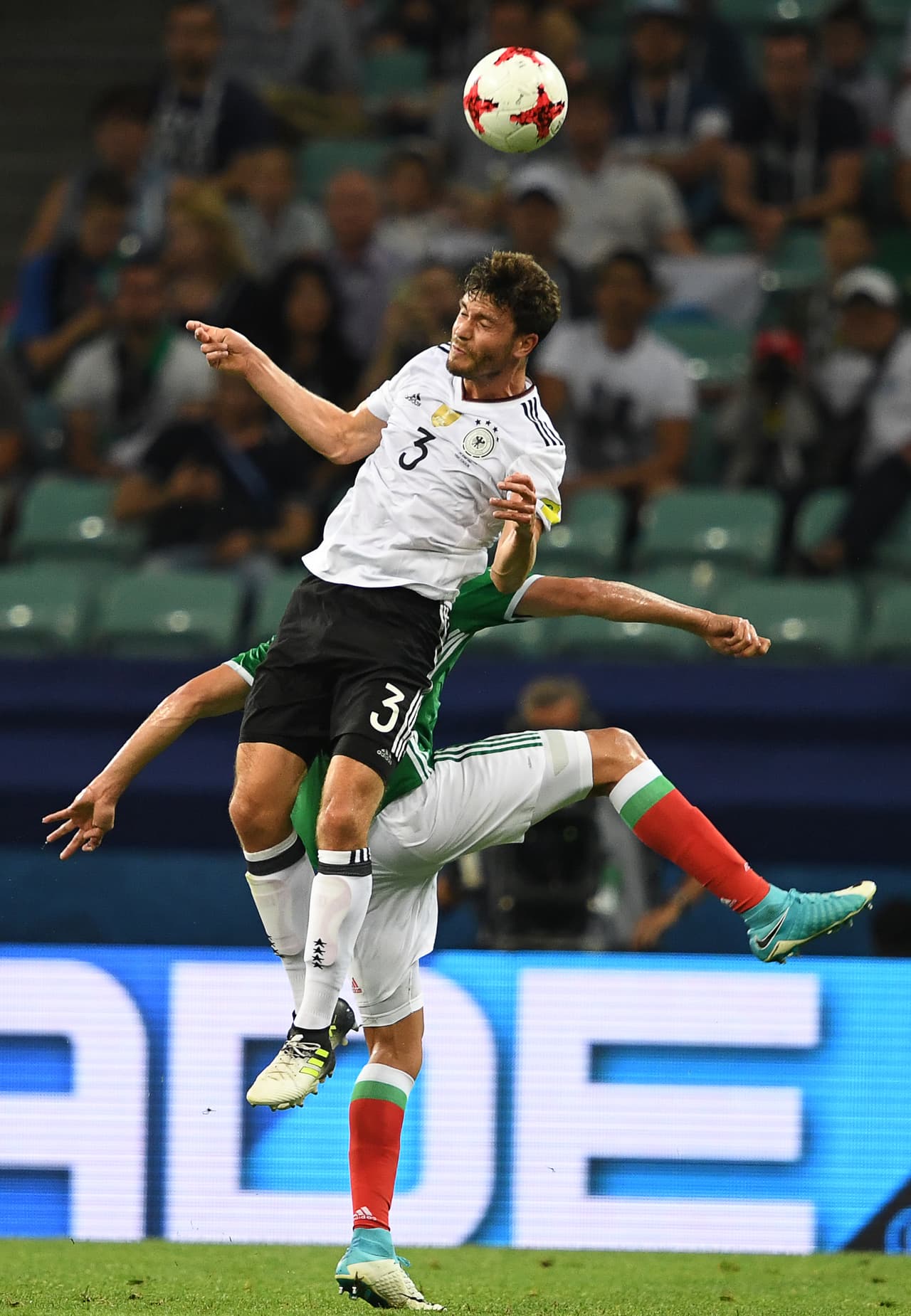 9 - Con una asistencia y un gran juego en medio campo, Jonas Hector fue de lo más destacado por los teutones.