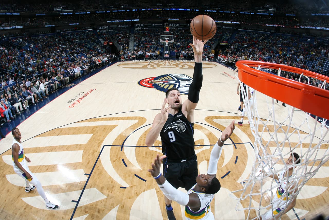 Mientras en los Pelicans Anthony Davis tuvo una pésima noche, con los de Florida Nikola Vucevic fue el más destacado con 25 puntos, 17 rebotes y tres asistencias.
