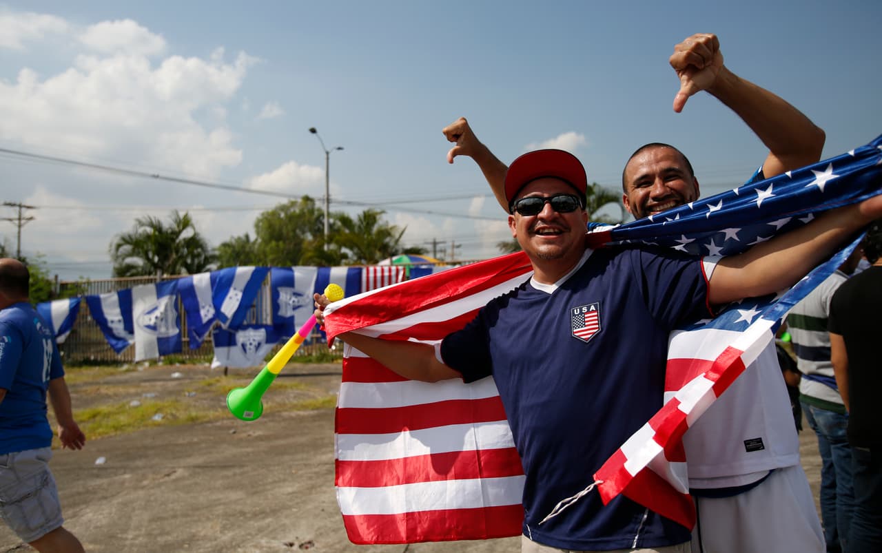 La buena onda entre los fanáticos de ambos países era palpable, pese a la importancia del partido para los dos.