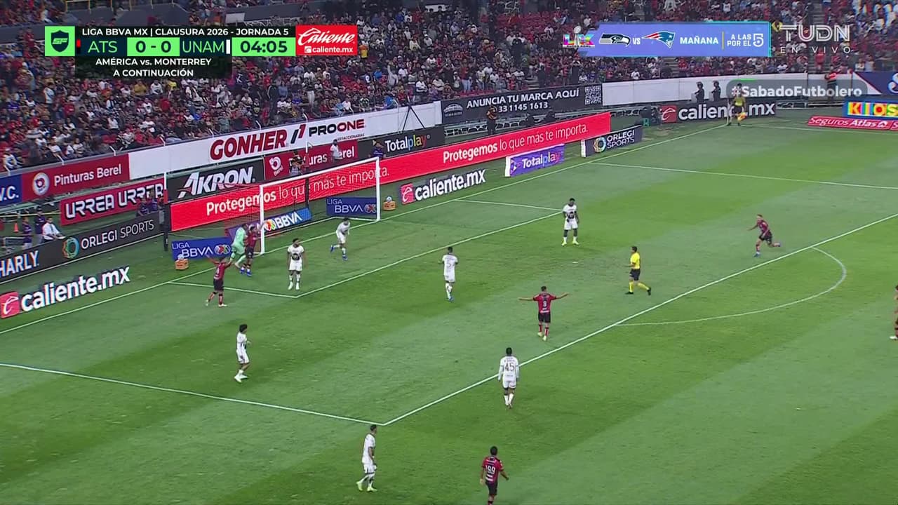 ¡Keylor Navas se luce con su primer atajadón de la noche en el Jalisco!