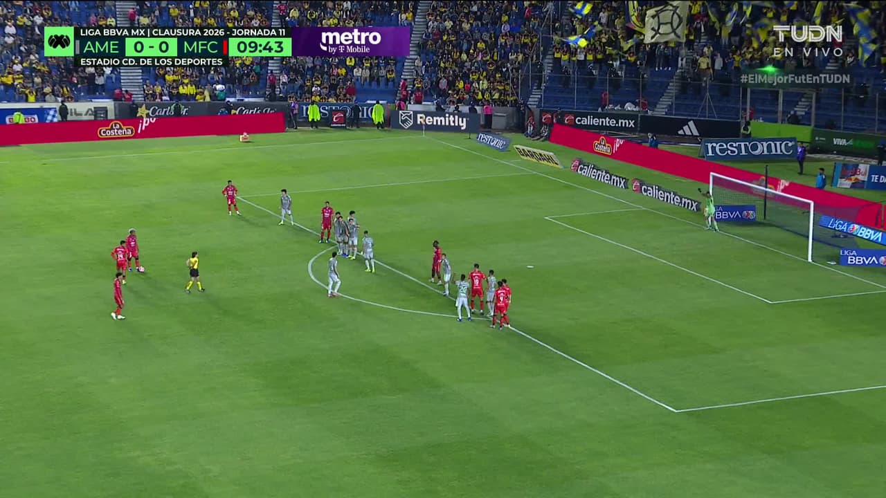 ¡TIRO ATAJADO! disparo por Yoel Bárcenas.