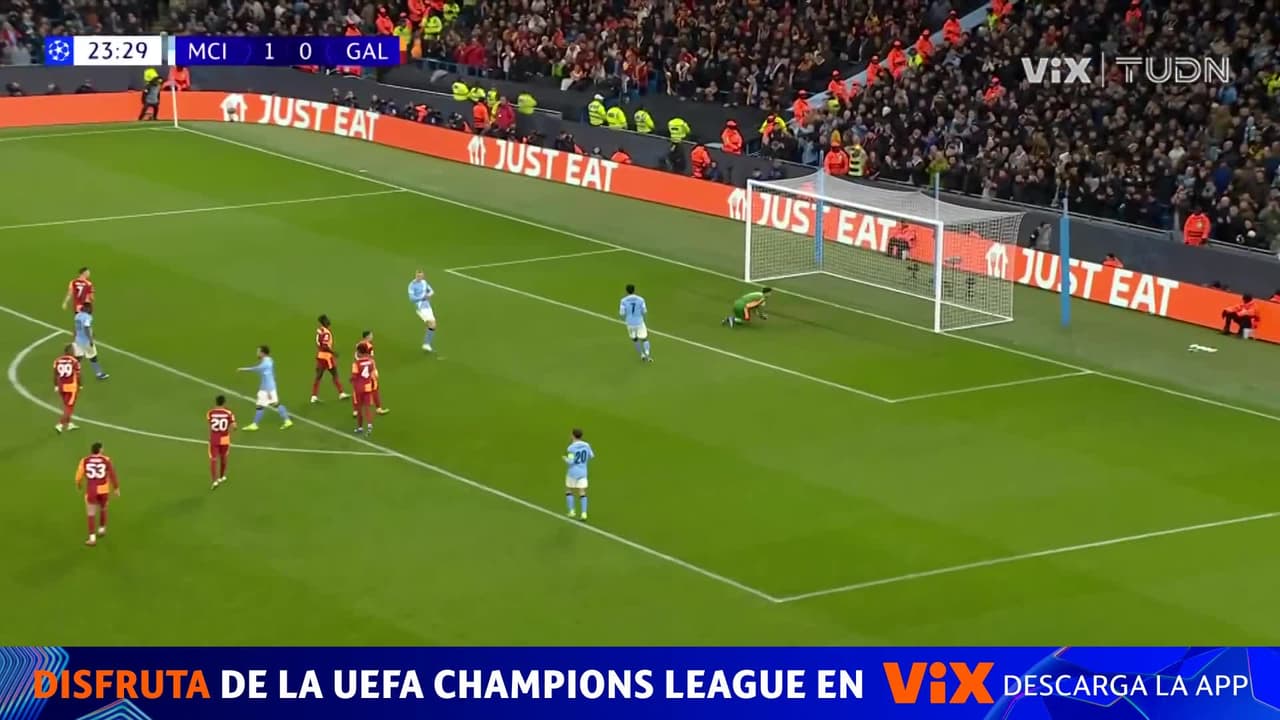 ¡IMPRESIONANTE! Uğurcan Çakır se luce con una atajada brutal a una mano