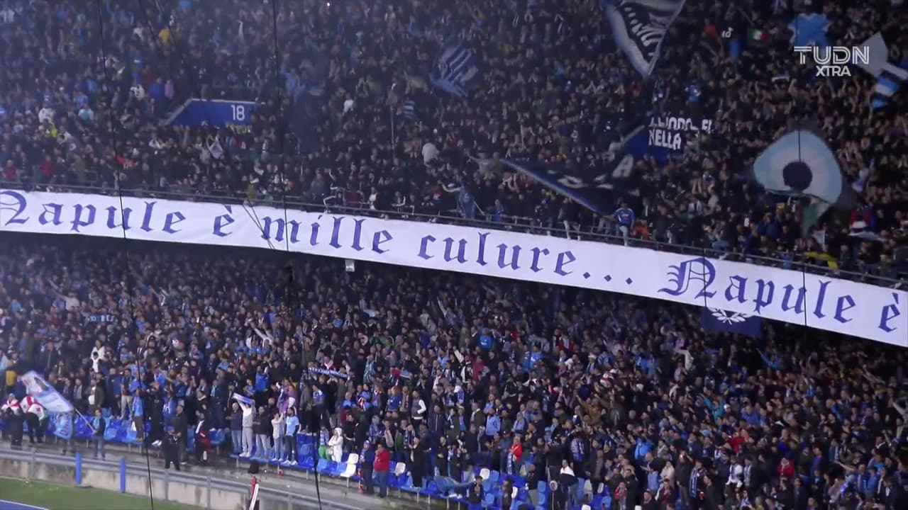 Arranca el partido y la pelota está en juego.