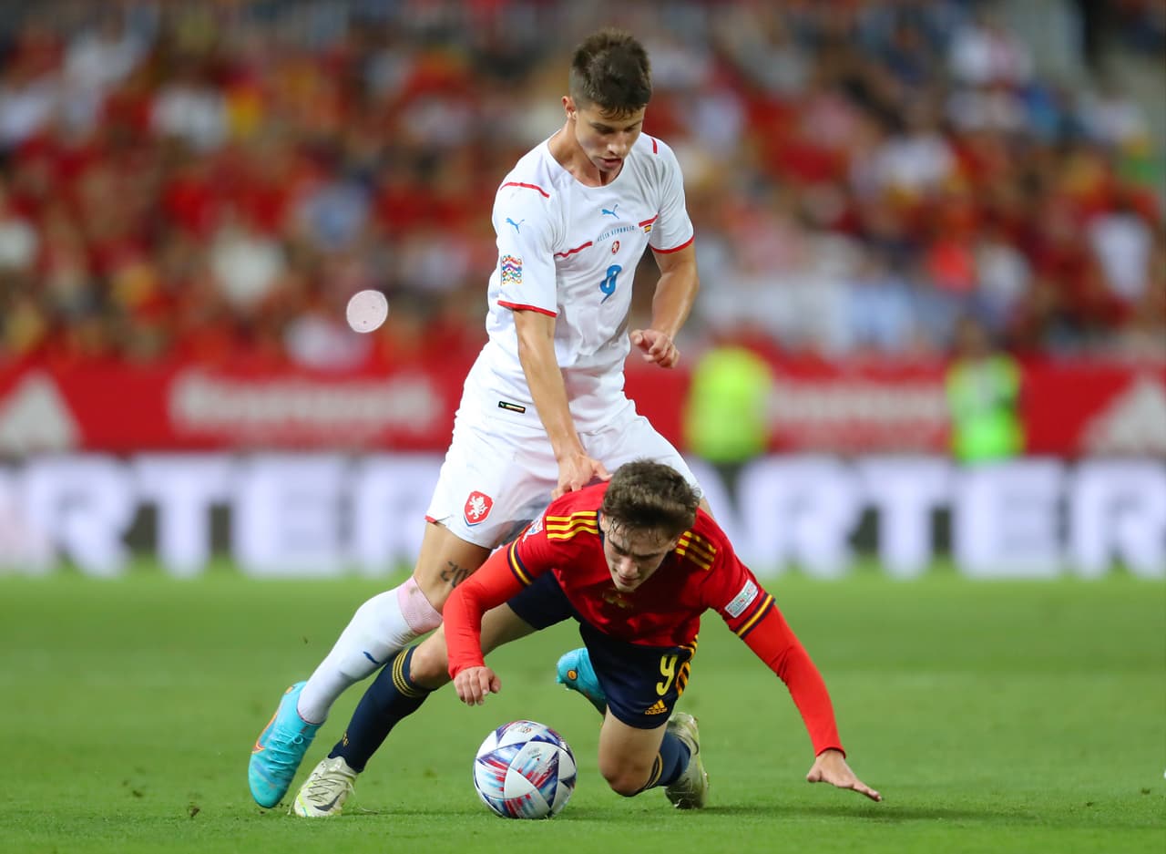 España se impuso sobre República Checa gracias a los goles de Carlos Soler y Pablo Sarabia.