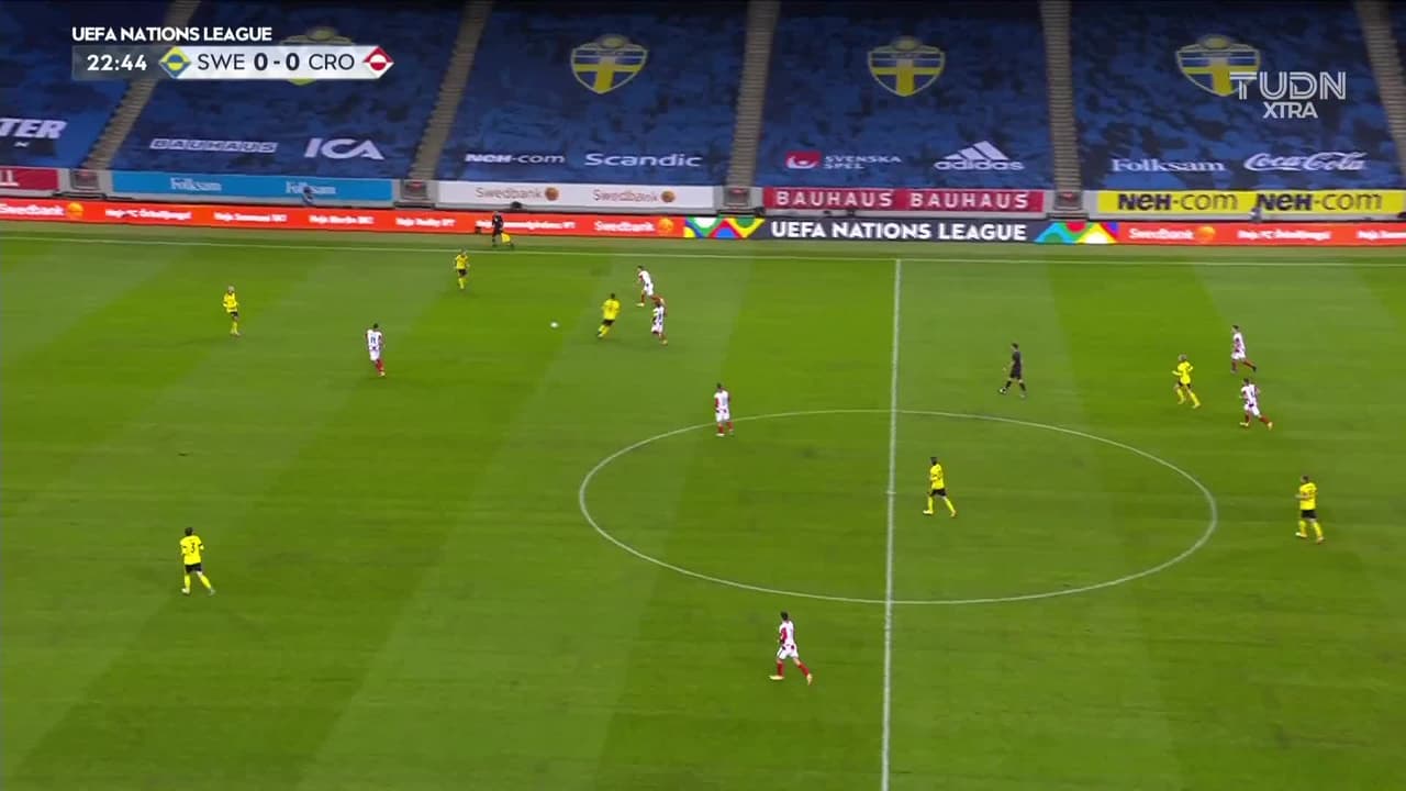 ¡TIRO ATAJADO! disparo por Ivan Perisic.