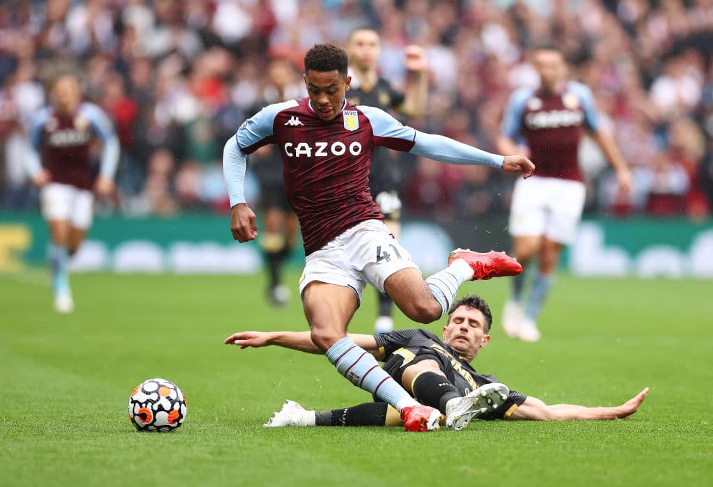 Aston Villa responde tras su mal arranque de temporada y vencen 2-0 al Newcastle United.