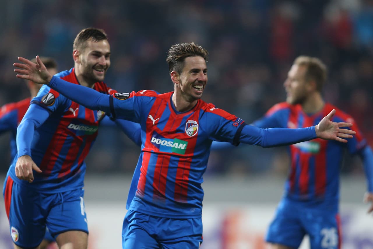 Viktoria Plzen 2-0 Steaua Bucarest: importante triunfo del equipo checo, que con los tres puntos quedó a uno del Bucarest, ya clasificado a la siguiente fase. El Plzen deberá luchar por el cupo a deiciseisavos con el Lugano en el grupo G.