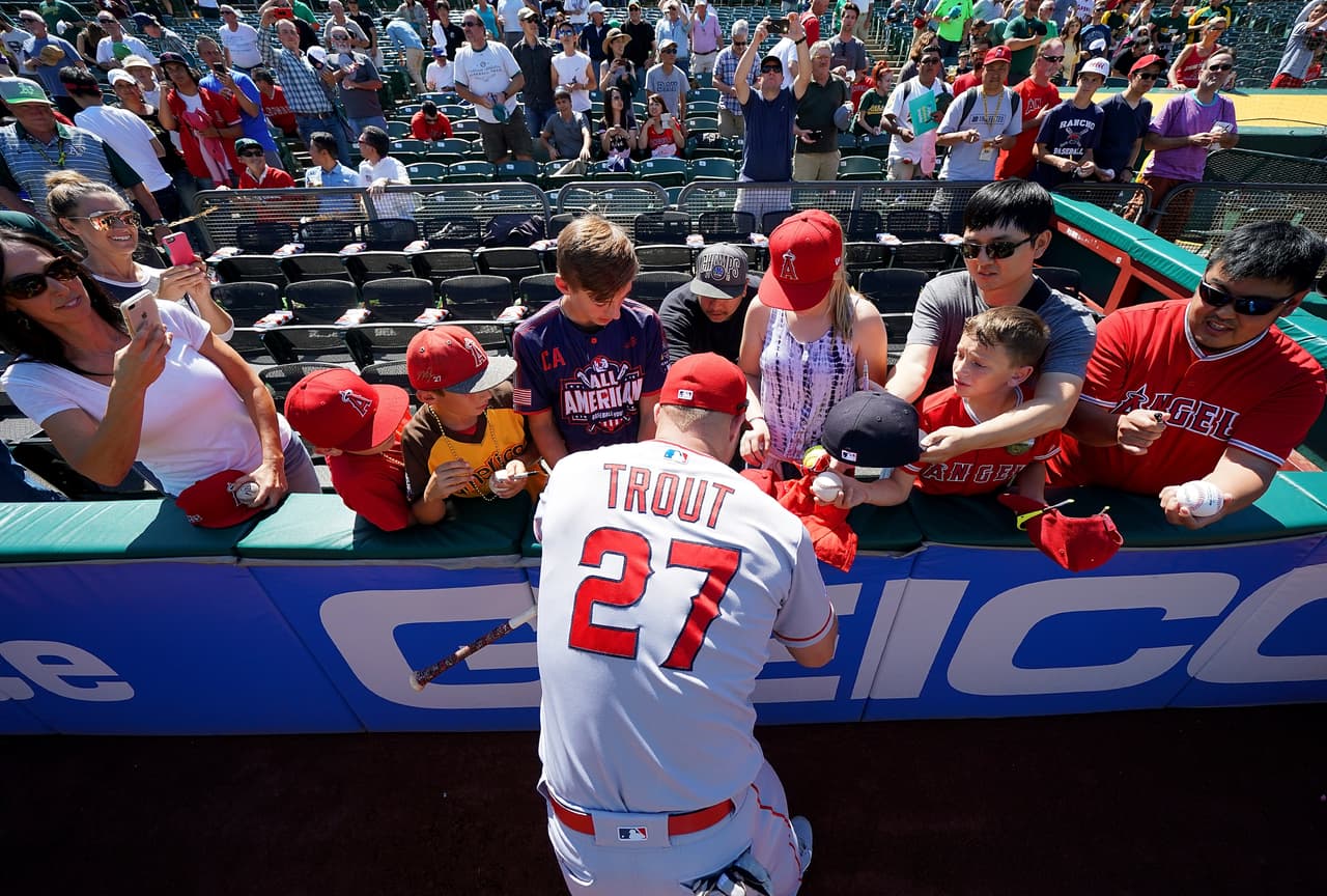 Precisamente, la popularidad de Trout es un factor influyente para convertirlo en el deportista con el contrato más alto de la historia del deporte.