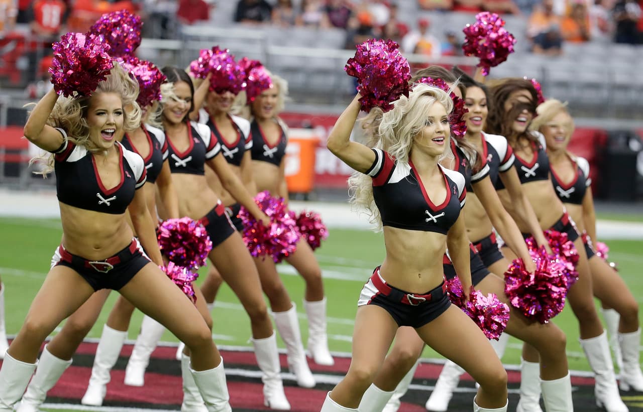 Son hermosas, tienen energía y sus bailes le dan alegría al ambiente en los estadios de la NFL: sin duda, las porristas tienen un papel muy especial para el espectáculo del fútbol americano.
