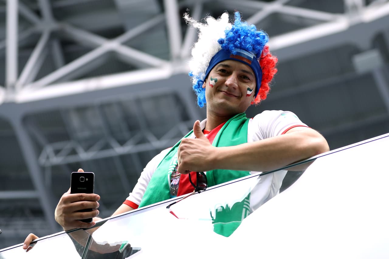 Con atuendos, felicidad y mucho colorido, los fanáticos de Marruecos y de Irán predieron la fiesta desde afuera de las canchas en el arranque del grupo B del Mundial de Rusia 2018.