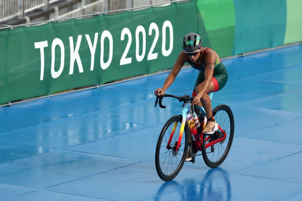 México acaba último en triatlón de relevos mixtos