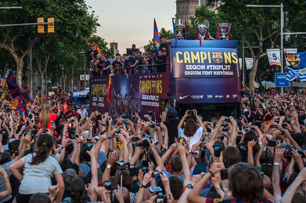 Los jugadores Blaugranas recorrieron las calles de Barcelona y después llegaron al Camp Nou para celebrar su quinta Champions League