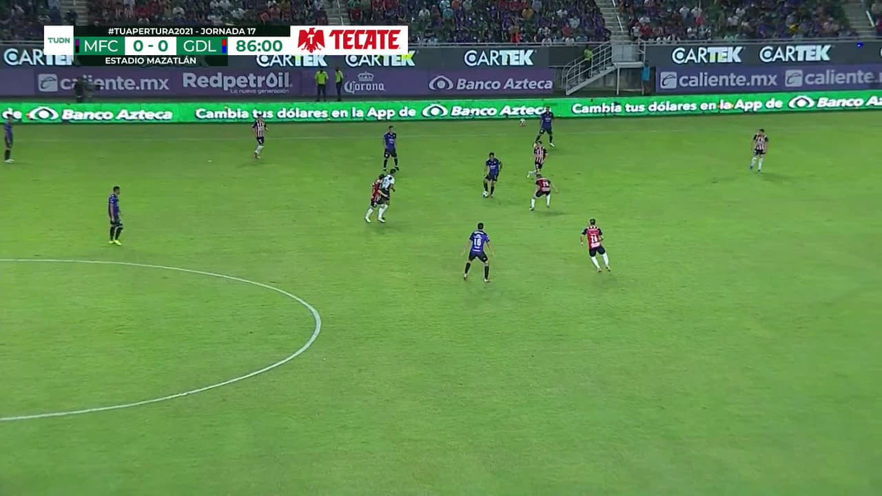 ¡GOL!  anota para Guadalajara. Ángel Zaldívar