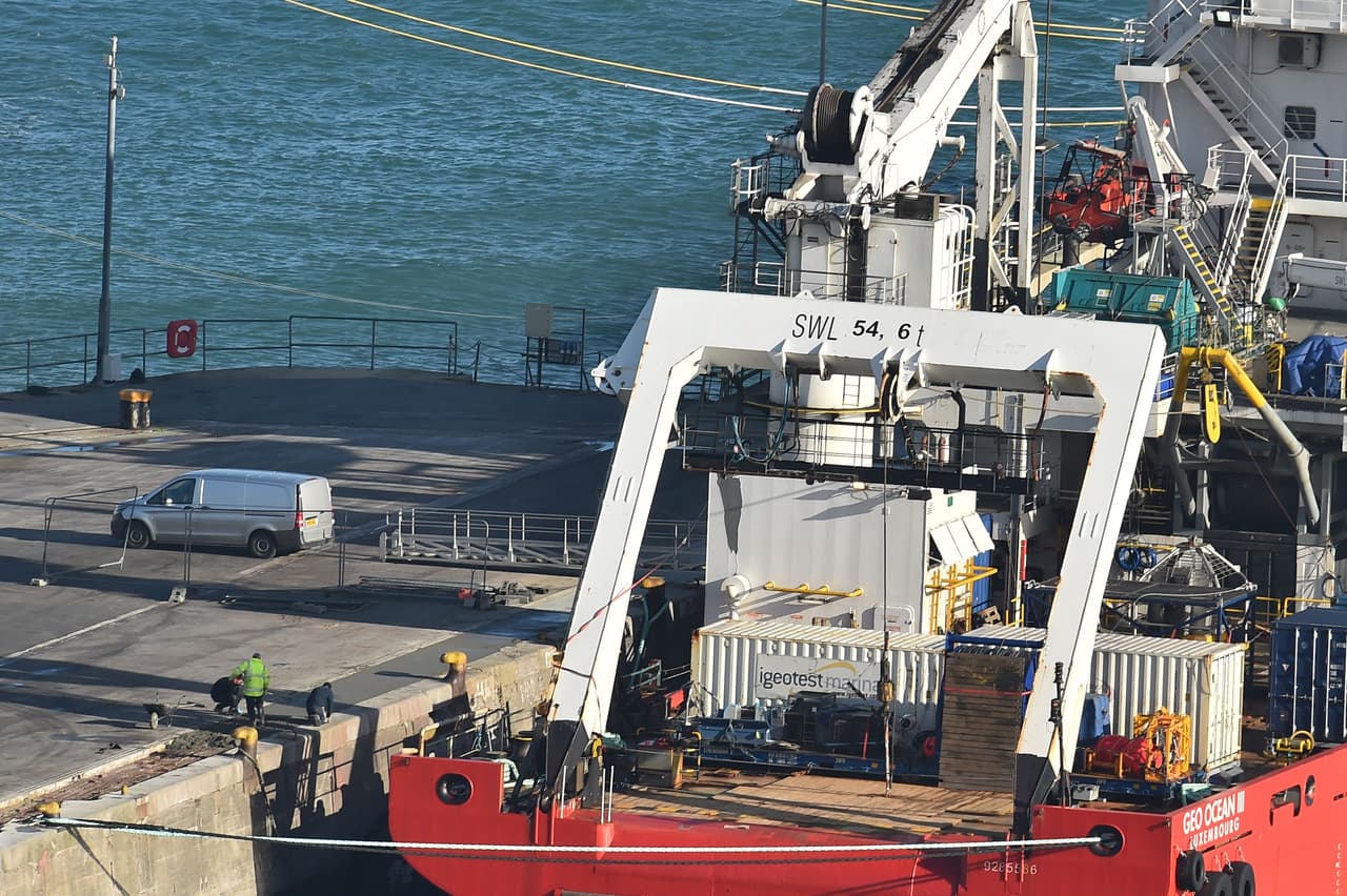 "En condiciones adversas, se recuperó con éxito el cuerpo previamente visto en los restos de la avioneta. La operación se desarrolló con la mayor dignidad posible y las familias fueron informadas de los progresos alcanzados",
<b> </b>aseguraron las autoridades.