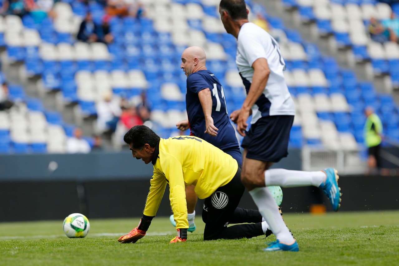 Las Leyendas de la Franja jugaron con Rubi Valencia, Arturo Orozco Roberto Ruiz Esparza, Edgardo Fuentes, Gerardo González, Marcelino Bernal, Daniel Bartolota, Guillermo Cosio, Arturo Cañas, Héctor Rosete y Carlos Poblete.