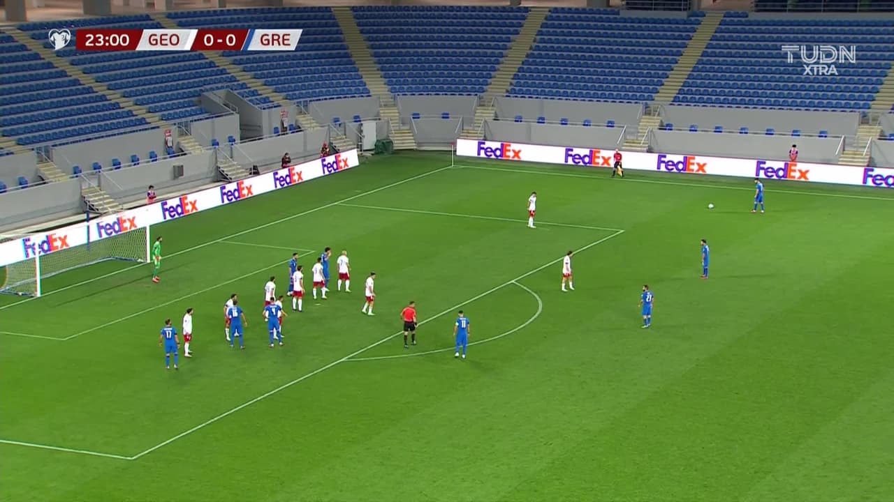 ¡TIRO ATAJADO! disparo por Georgios Tzavellas.