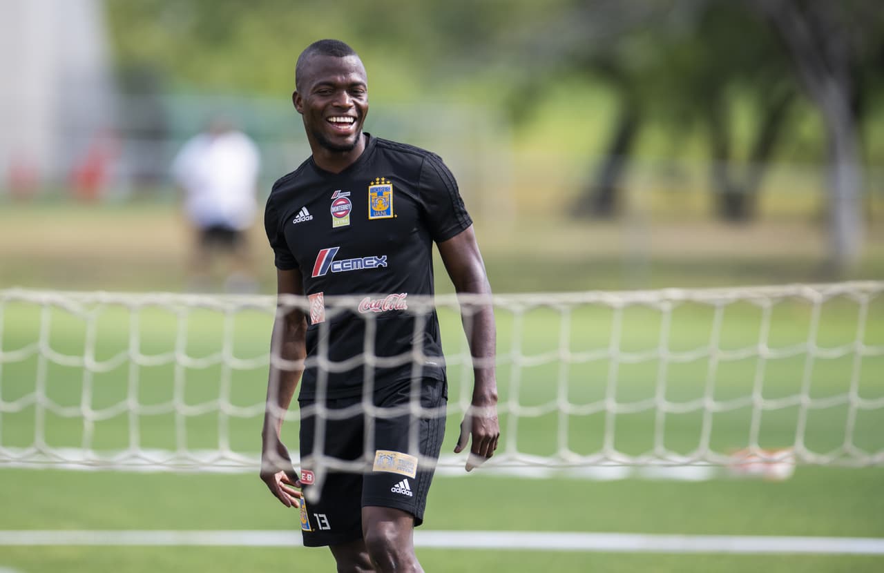 Tigres UANL ajusta detalles para el juego de ida de la Final de la Concacaf Champions League en un duelo contra Monterrey, su gran rival, frente al que busca su primer título internacional.