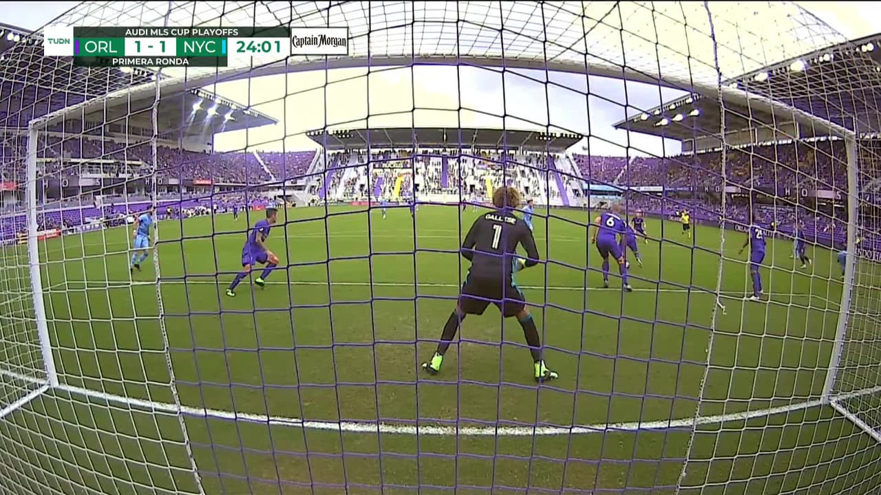 ¡TIRO ATAJADO! disparo por Jesús Medina.