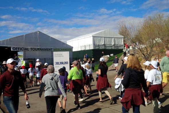 Con unas 75 mil personas y la presencia de muchos jugadores latinoamericanos arrancó el famoso Phoenix Open, batiendo récord de asistencia.