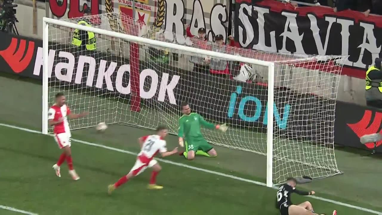 ¡TIRO ATAJADO! disparo por Cédric Badolo.