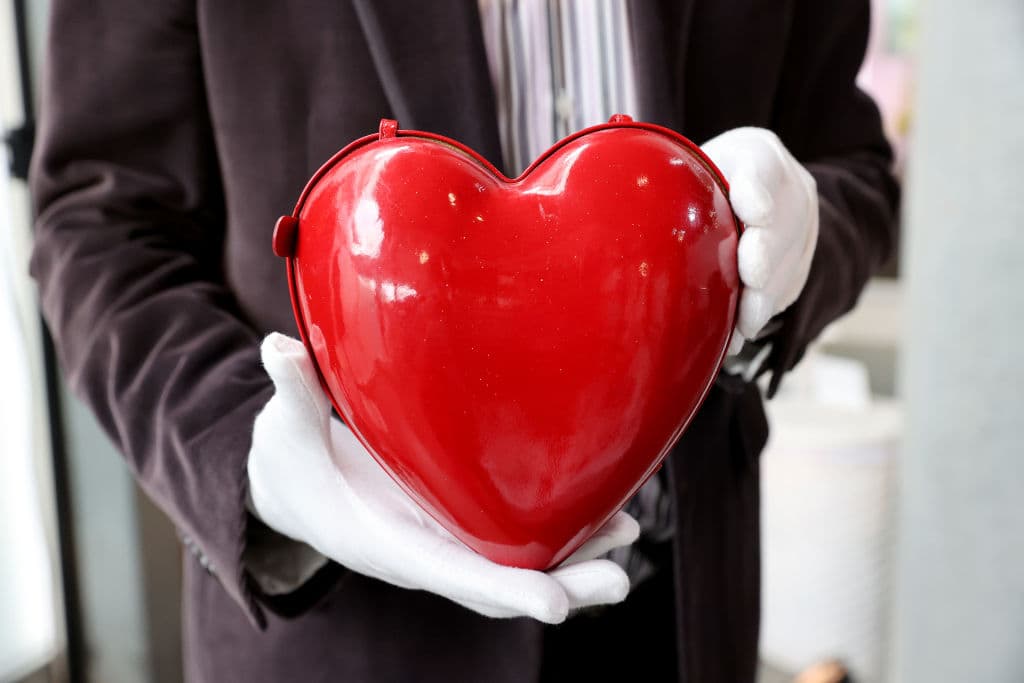 Este bolso se vendió por $2204,800, 13 veces su estimación original de $15,000.