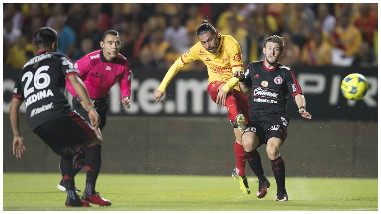 El legendario Carlitos Morales y el matador Ruidíaz dan tres puntos vitales a Monarcas 