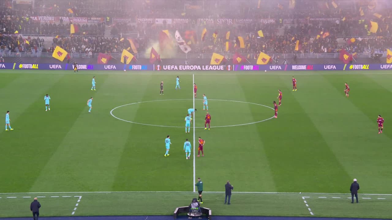 Arranca el partido y la pelota está en juego.