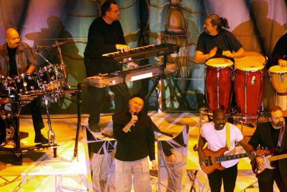 Phil Collins se presentó en el Georgia Dome de Atlanta como parte de las atracciones del Super Bowl XXXIV.