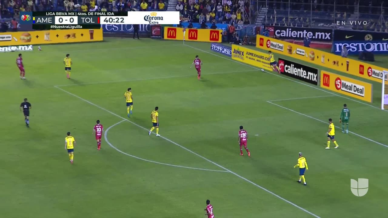 ¡TIRO ATAJADO! disparo por Marcel Ruíz.